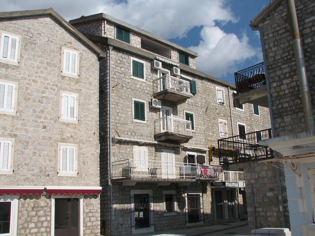 Apartments Teodora Obala Petrovac ภายนอก รูปภาพ